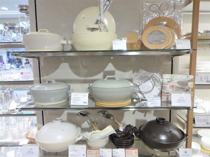 洋服・バック・生活雑貨など、品ぞろえ豊かなお店