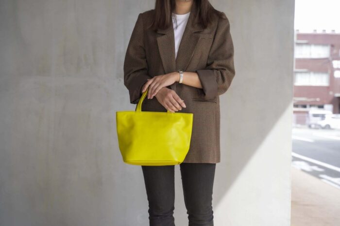 10月限定カラー「BAKED YELLOW」