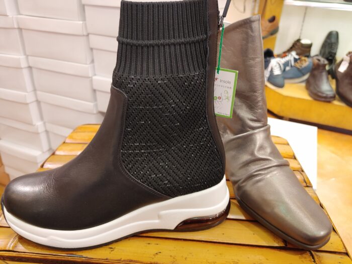 カジュアルにもキレイ目にも履けるショートブーツ👢