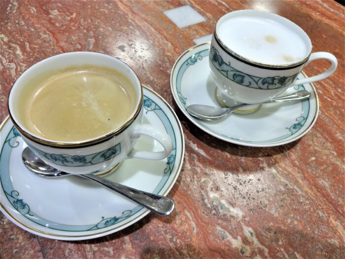 セルフスタイルのお店でゆっくりランチ&デザートタイムを。
